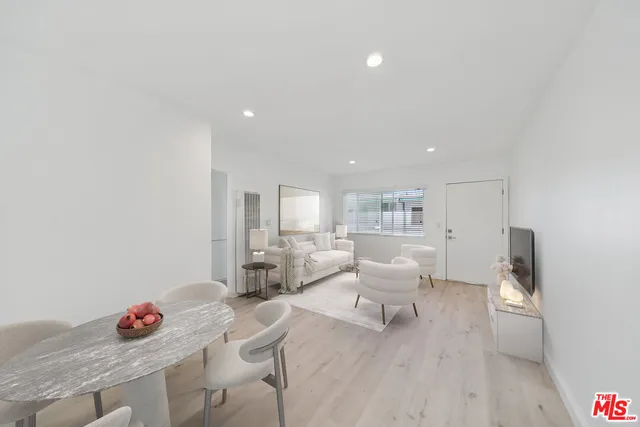 $1,984 | 252 South New Hampshire Avenue, Unit 11, Los Angeles, CA 90004