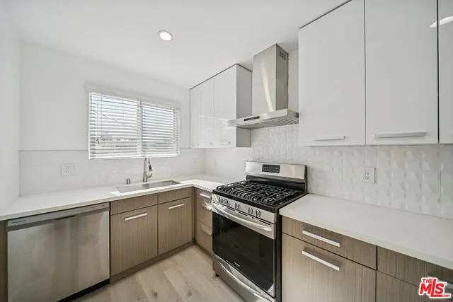 $1,984 | 252 South New Hampshire Avenue, Unit 11, Los Angeles, CA 90004