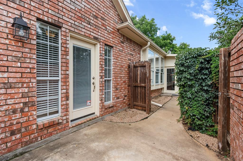 412 Springhill Court Burleson, TX 76028 - Photo 29 of 36