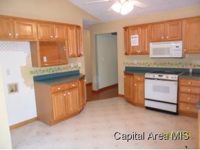 1104 Equestrian Lane Springfield, IL 62712 - Photo 4 of 11