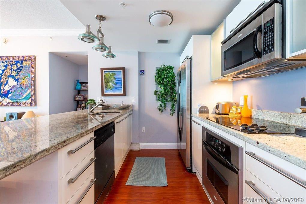 185 Southwest 7th Street, Unit 4102 Miami, FL 33130 - Photo 14 of 27