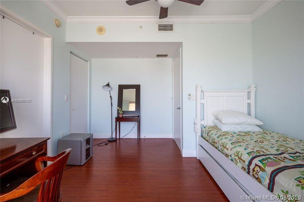 185 Southwest 7th Street, Unit 4102 Miami, FL 33130 - Photo 19 of 27