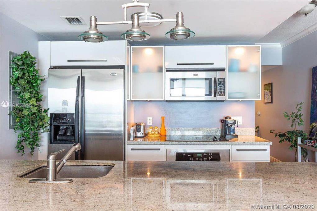 185 Southwest 7th Street, Unit 4102 Miami, FL 33130 - Photo 8 of 27