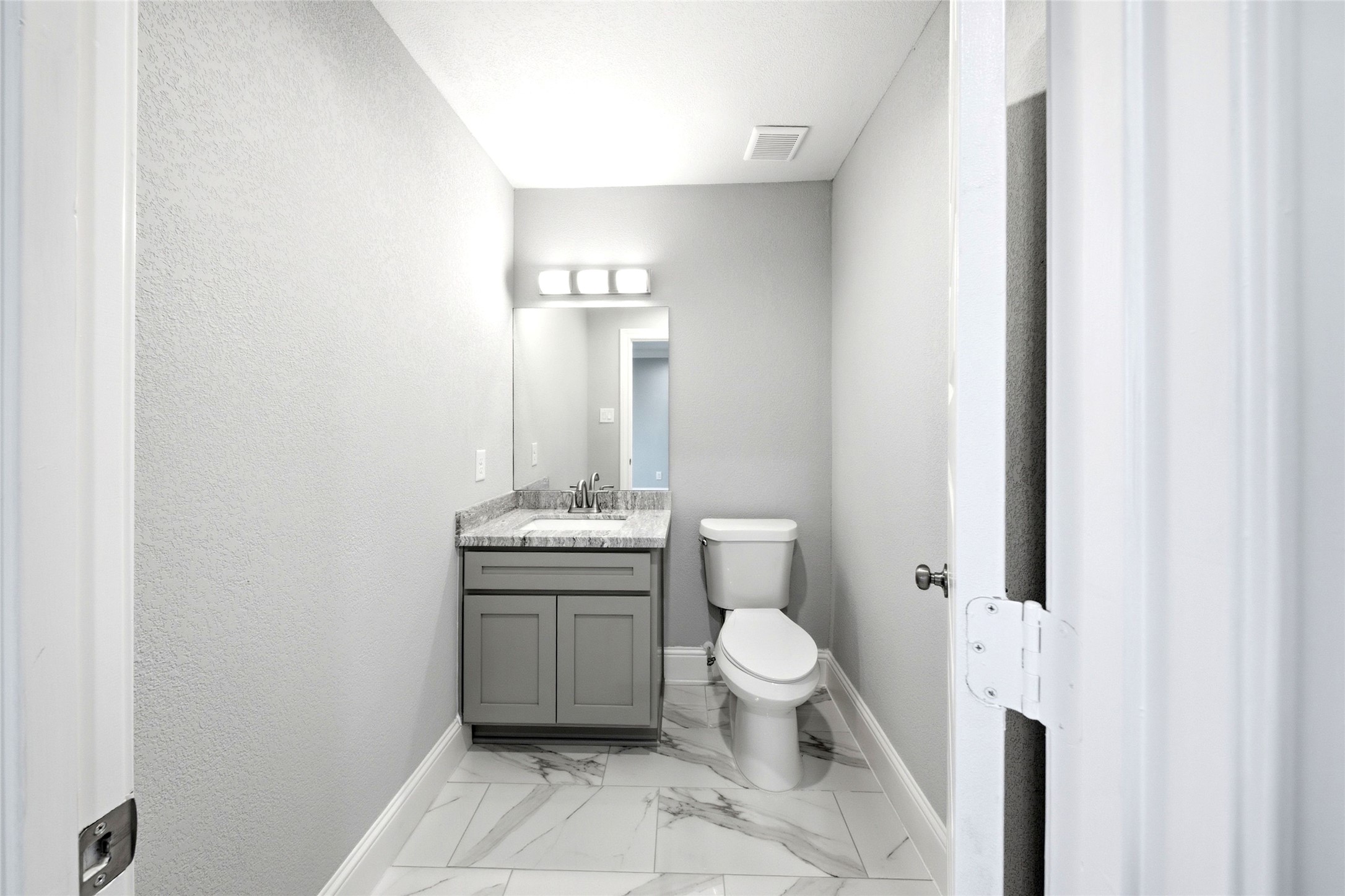 2811 Wichita Street Houston, TX 77004 - Photo 13 of 18 3rd Floor Bath