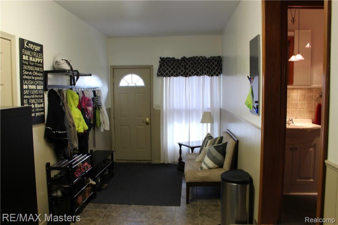 28720 Waltz Road New Boston, MI 48164 - Photo 11 of 18 Drop Room