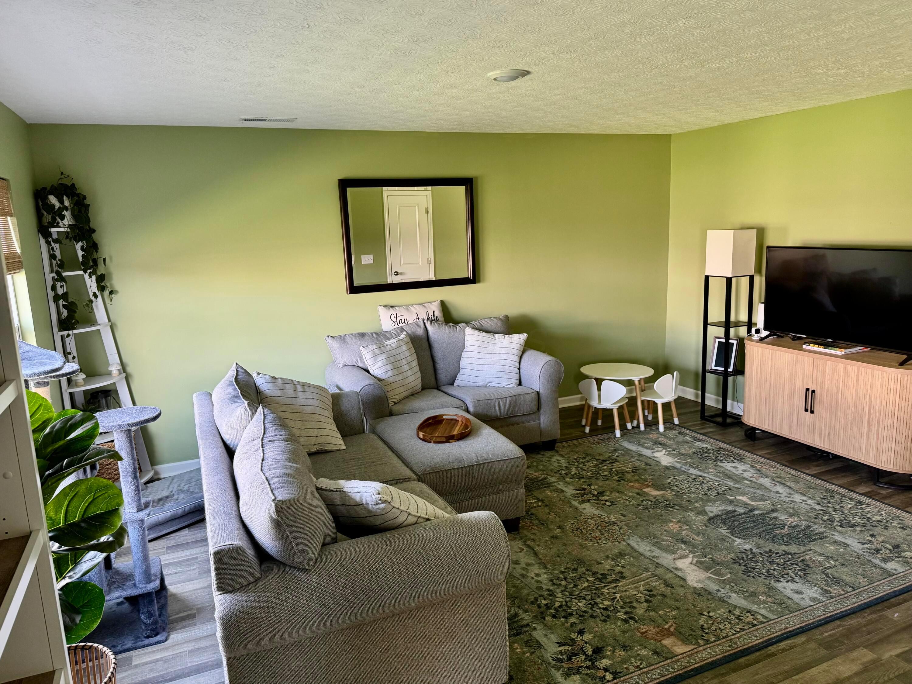 1902 Erika Drive Springfield, OH 45503 - Photo 5 of 17 Living room