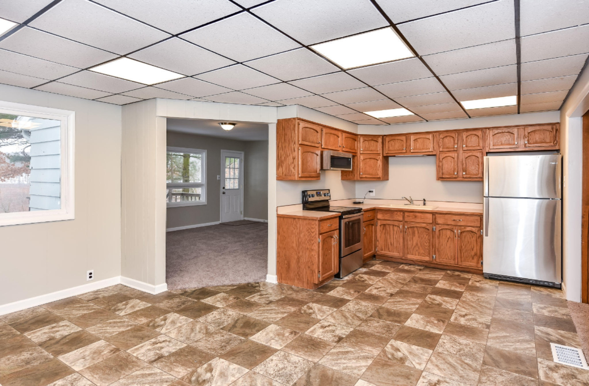 708 Hickory Road Battle Creek, MI 49017 - Photo 15 of 42 Dining Area/Kitchen