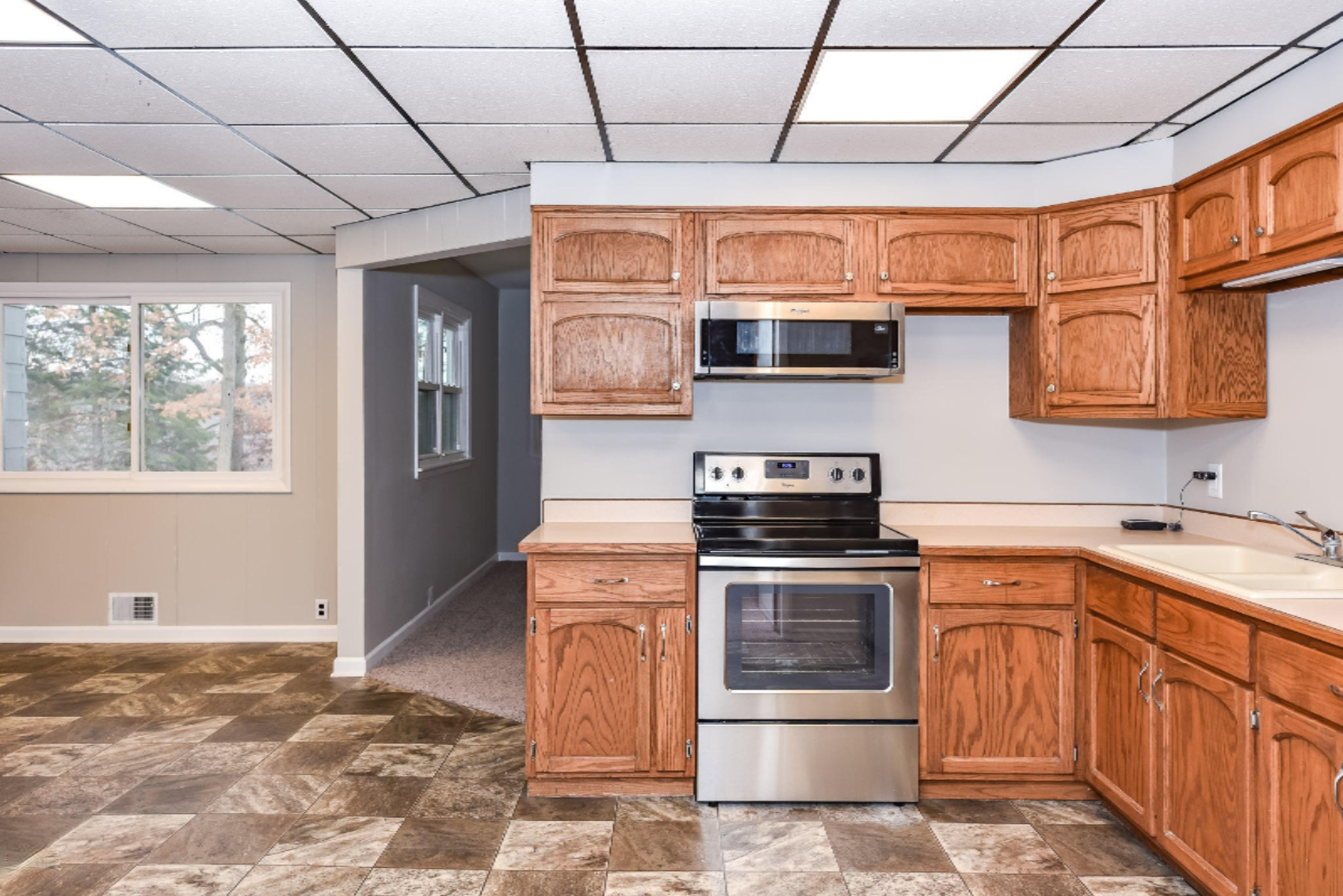 708 Hickory Road Battle Creek, MI 49017 - Photo 18 of 42 Kitchen/Dining Area