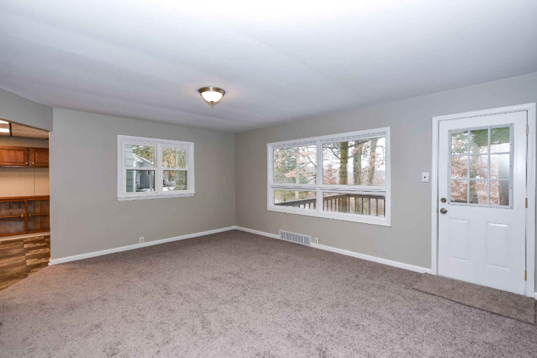 708 Hickory Road Battle Creek, MI 49017 - Photo 7 of 42 Living Room/Front Entrance