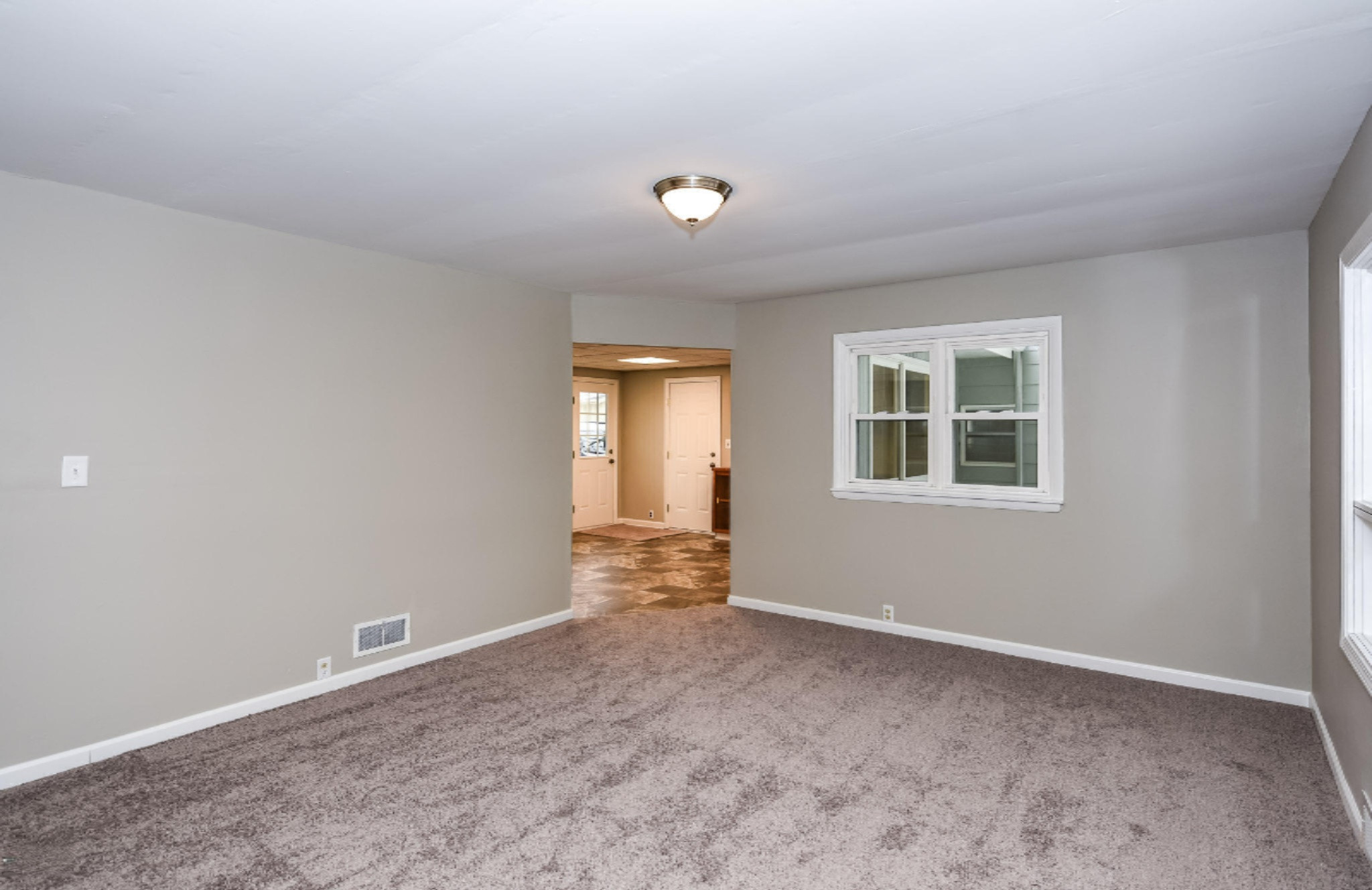 708 Hickory Road Battle Creek, MI 49017 - Photo 8 of 42 Living Room