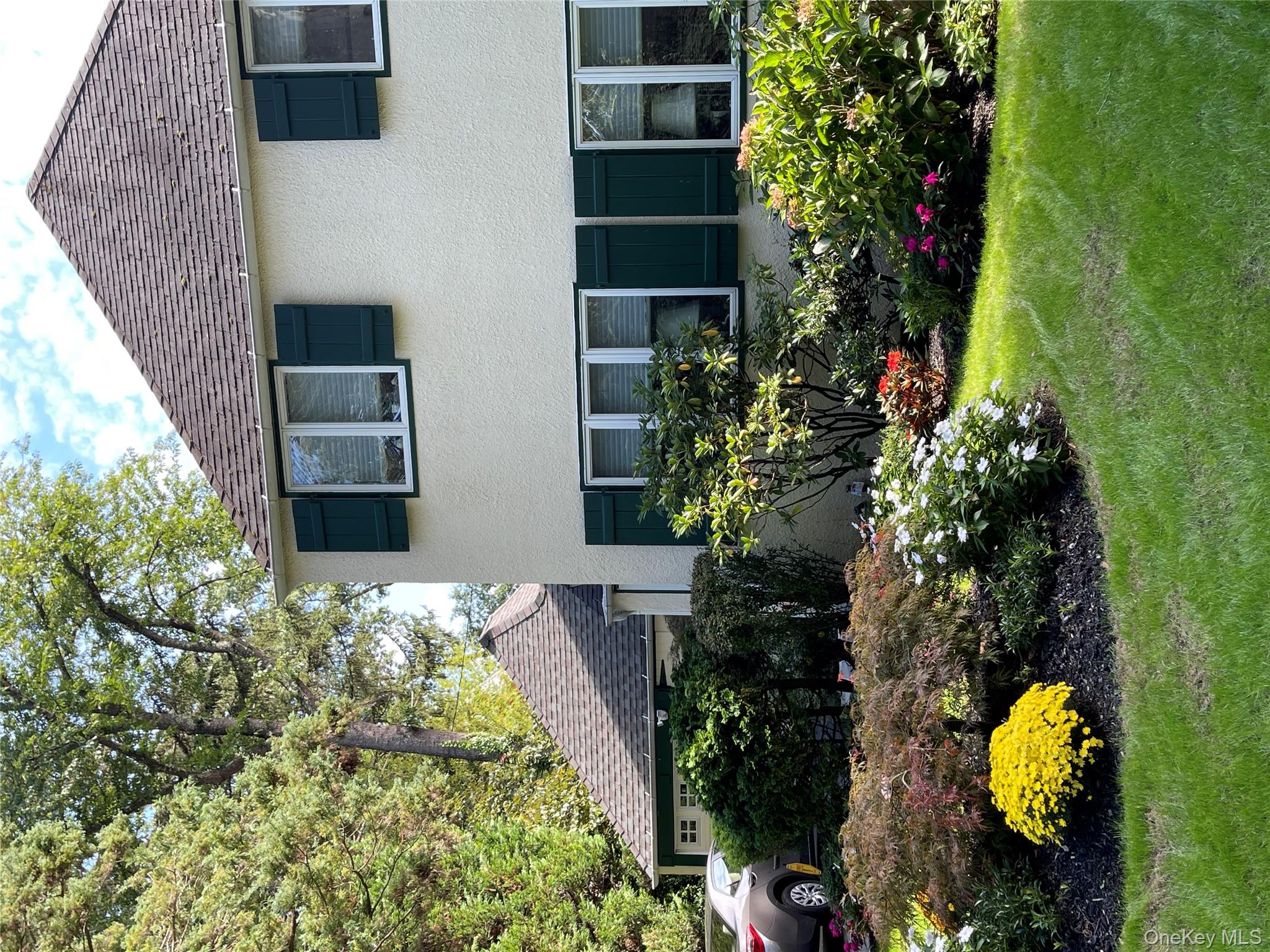 64 Maple Drive Great Neck, NY 11021 - Photo 2 of 16