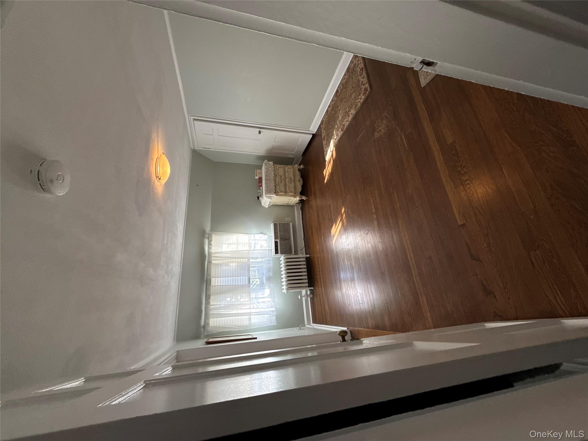 64 Maple Drive Great Neck, NY 11021 - Photo 8 of 16