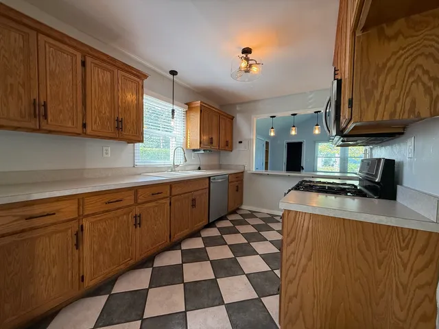 $249,000 | 1417 Glenwood Avenue, Joliet, IL 60435