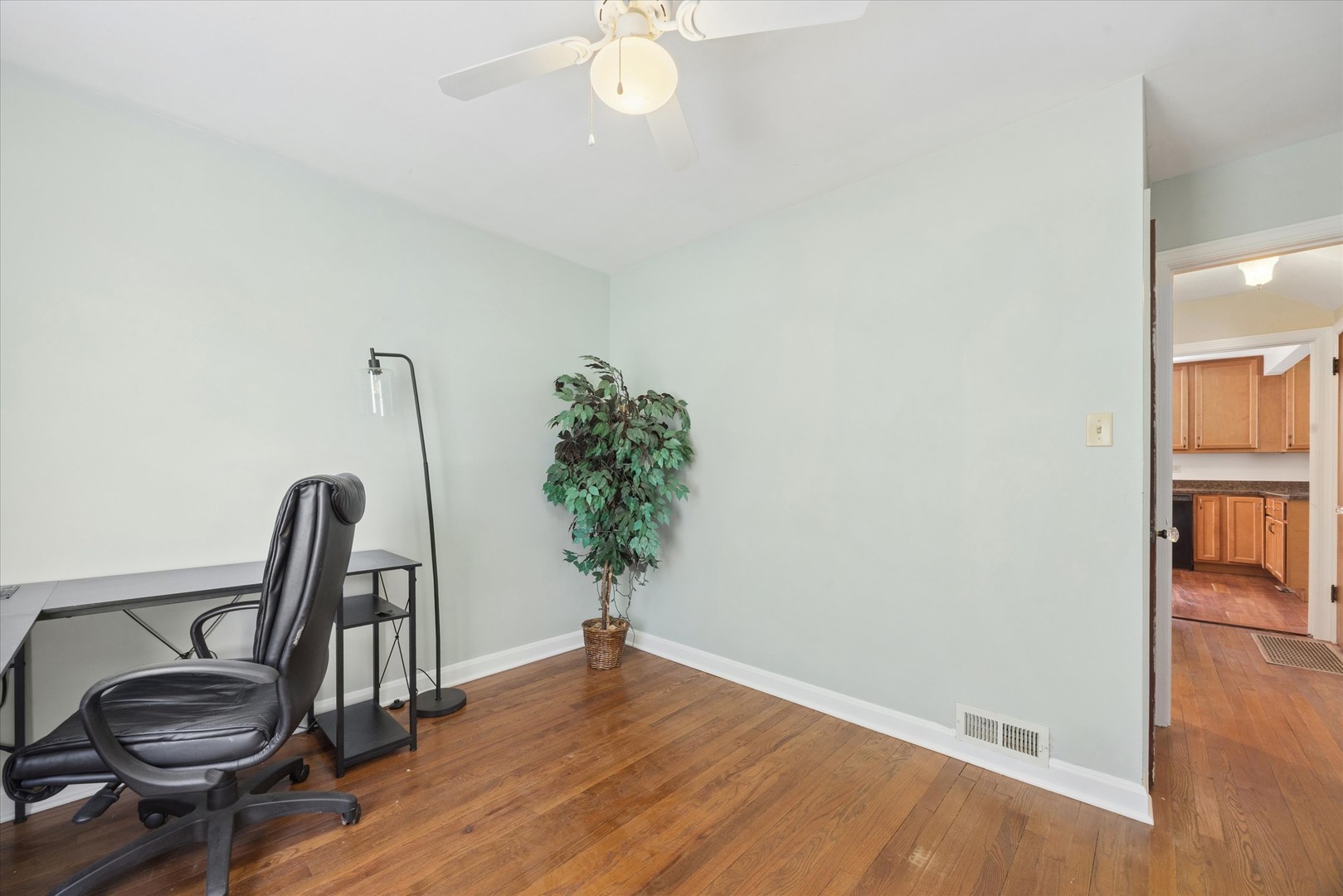 1902 East Indiana Street Wheaton, IL 60187 - Photo 6 of 25 Gallery Image 6