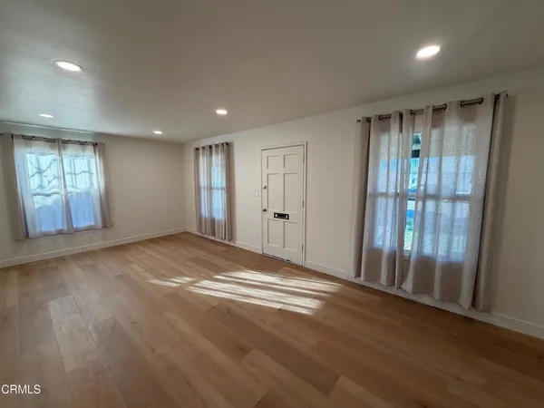 $3,250 | 430 West Fir Avenue, Oxnard, CA 93033