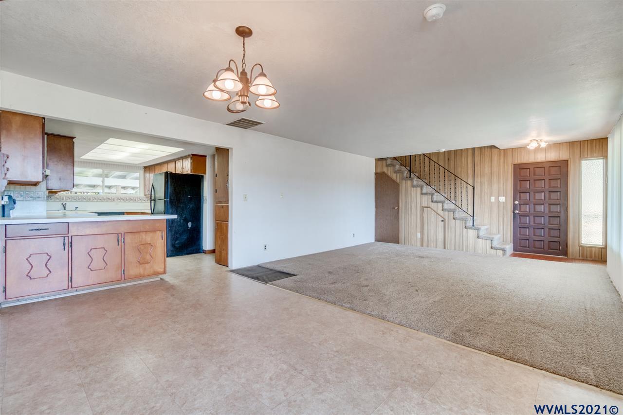 20852 Liberty Road Sweet Home, OR 97386 - Photo 5 of 42