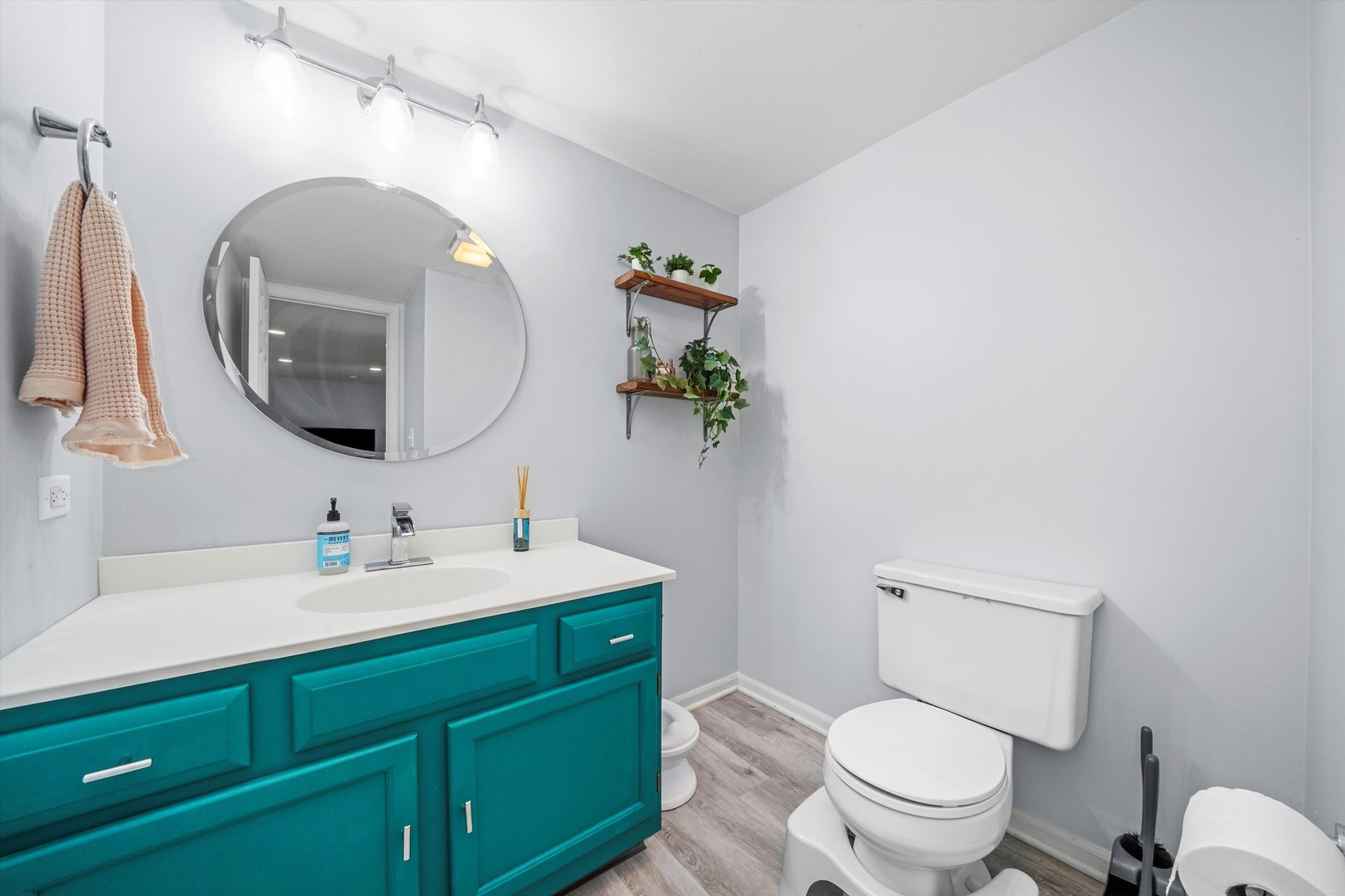 709 Daybreak Lane Carol Stream, IL 60188 - Photo 8 of 30 a bathroom with a toilet sink and mirror