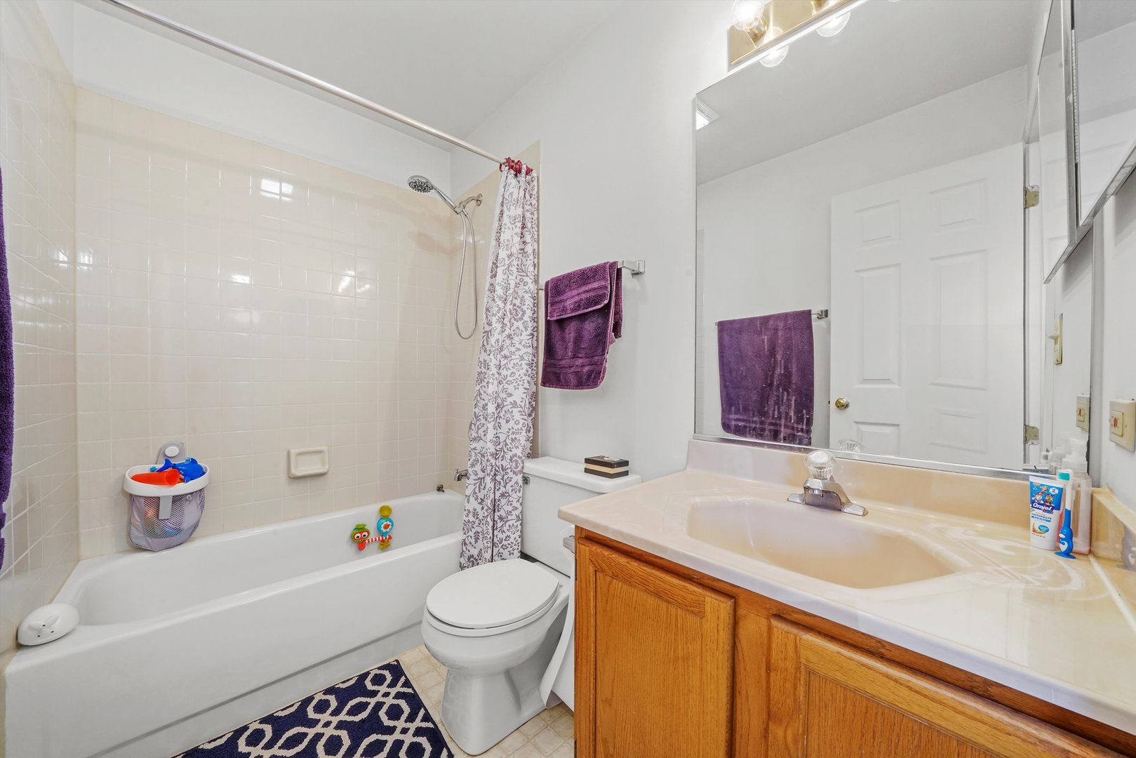 709 Daybreak Lane Carol Stream, IL 60188 - Photo 9 of 30 a bathroom with a sink toilet vanity and tub