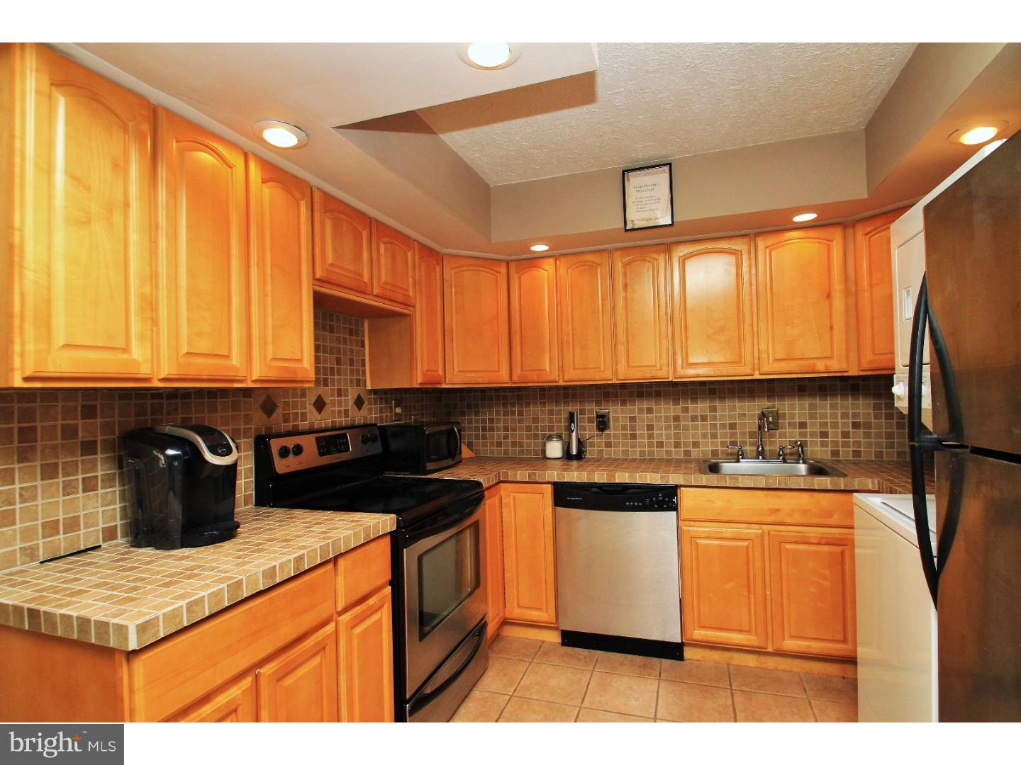 17 Canal Road Levittown, PA 19057 - Photo 7 of 13 Kitchen