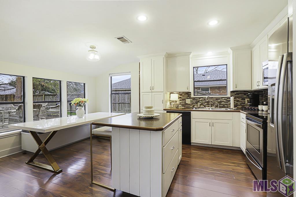 13233 Briar Hollow Avenue Baton Rouge, LA 70810 - Photo 9 of 22