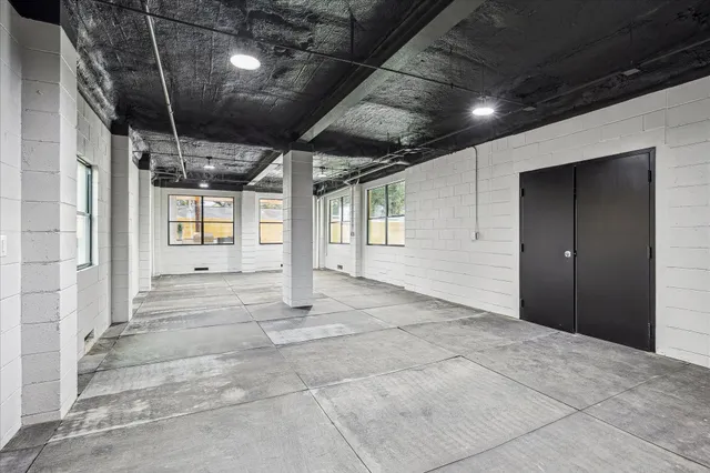 $1,695,000 | 5055 Yarwell Drive, Houston, TX 77096