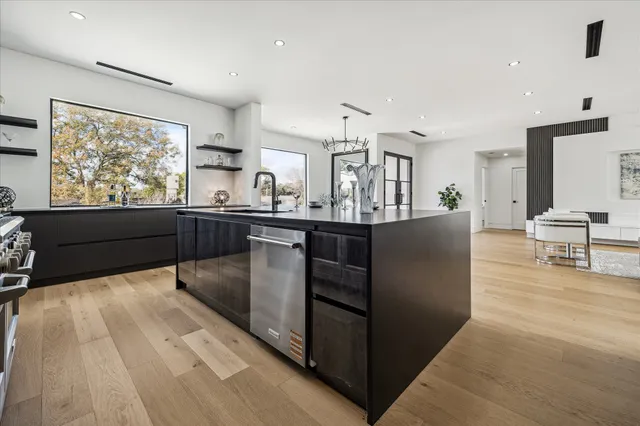 $1,695,000 | 5055 Yarwell Drive, Houston, TX 77096