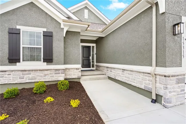 $558,500 | 15301 West 173rd Street, Olathe, KS 66062