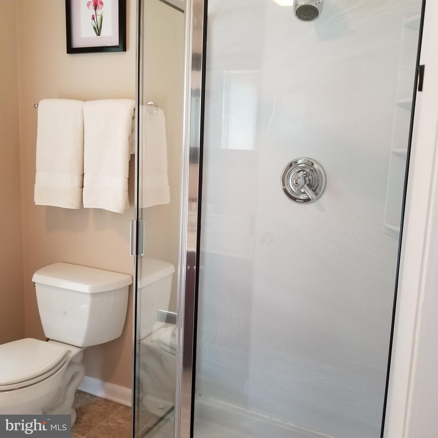 7903 Shore Road Baltimore, MD 21222 - Photo 25 of 41 Master bathroom