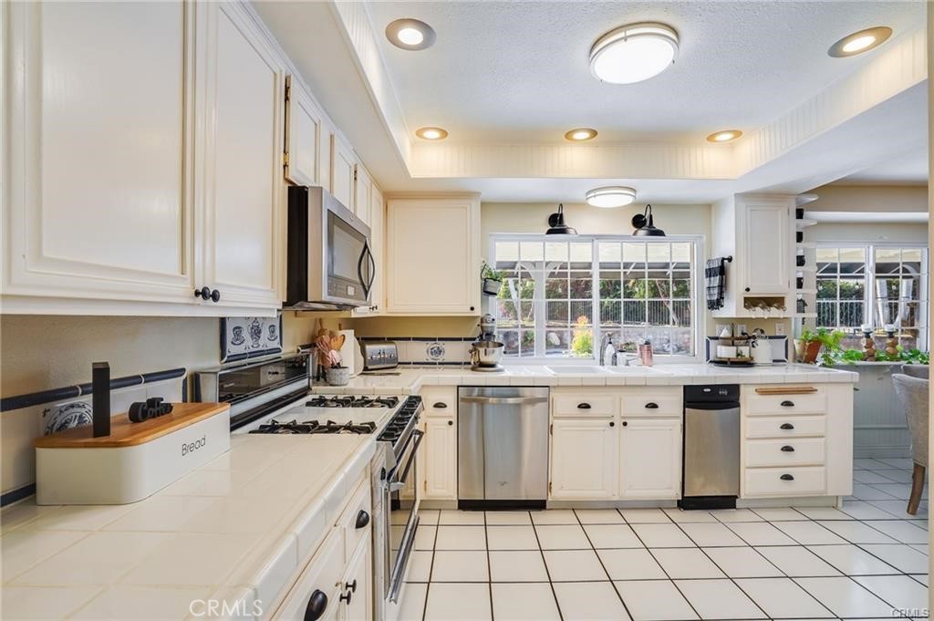 11094 Kayjay Street Riverside, CA 92503 - Photo 14 of 24
