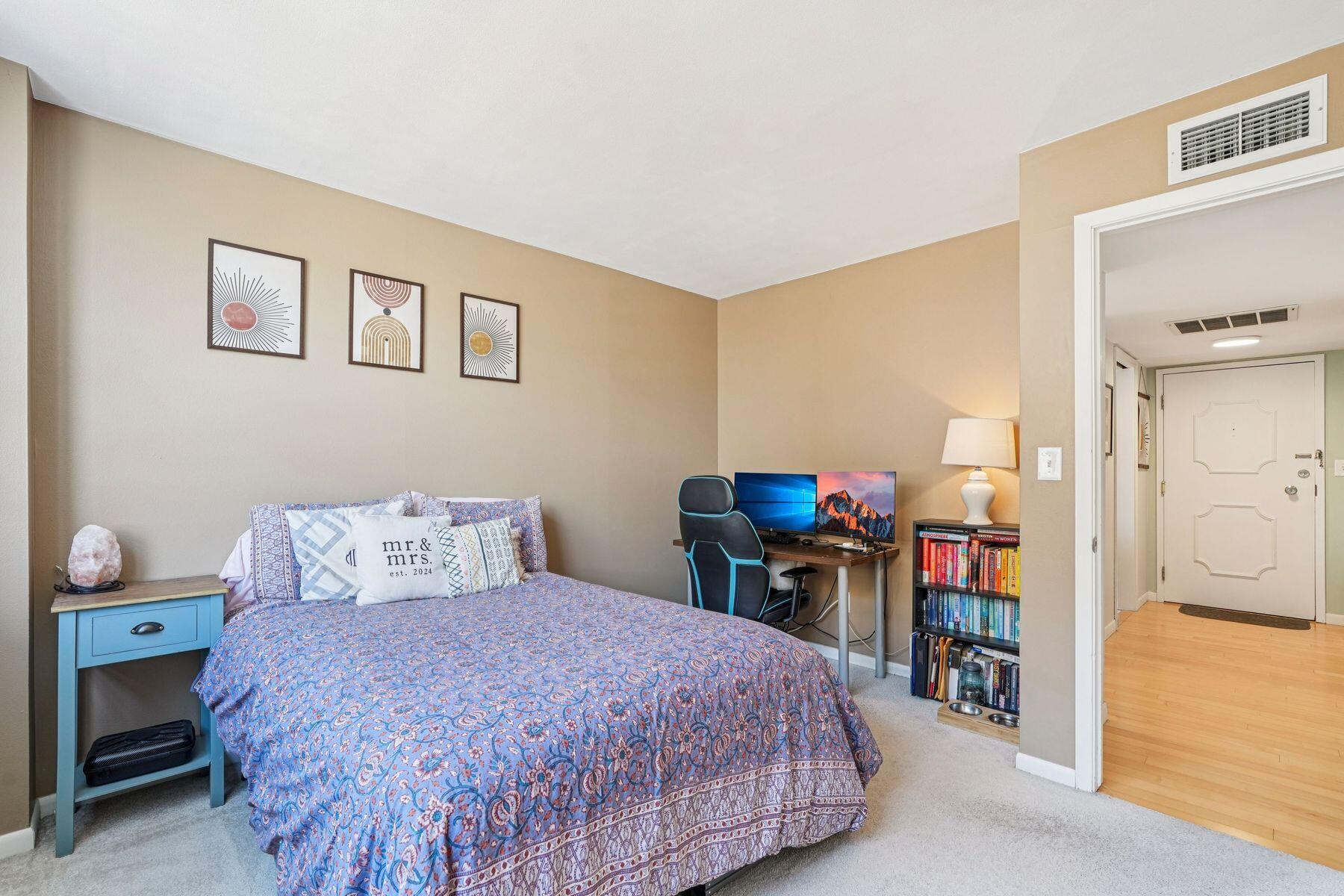 1707 North Prospect Avenue, Unit 6E Milwaukee, WI 53202 - Photo 17 of 29 Second Bedroom