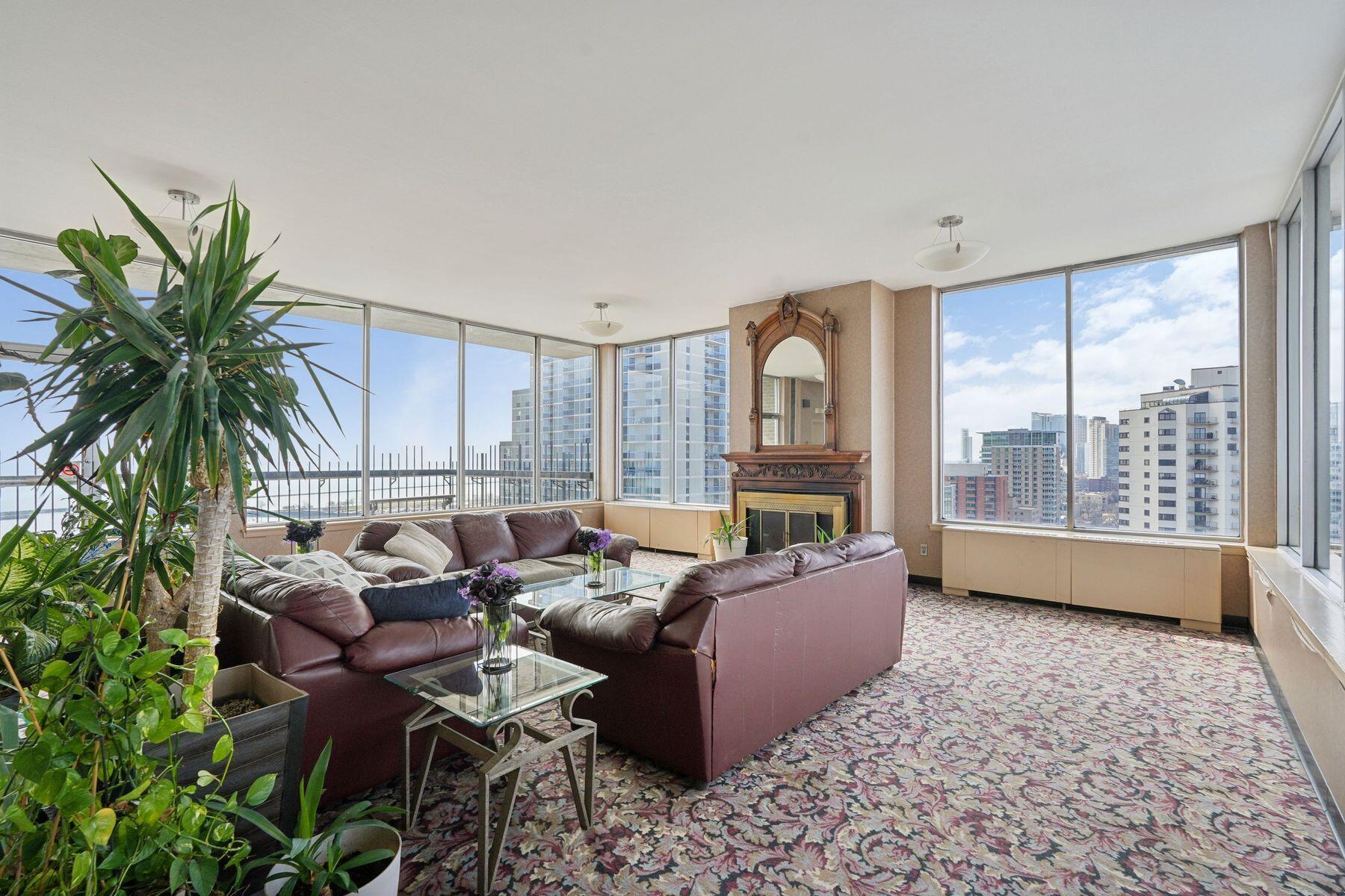 1707 North Prospect Avenue, Unit 6E Milwaukee, WI 53202 - Photo 21 of 29 Rooftop Solarium