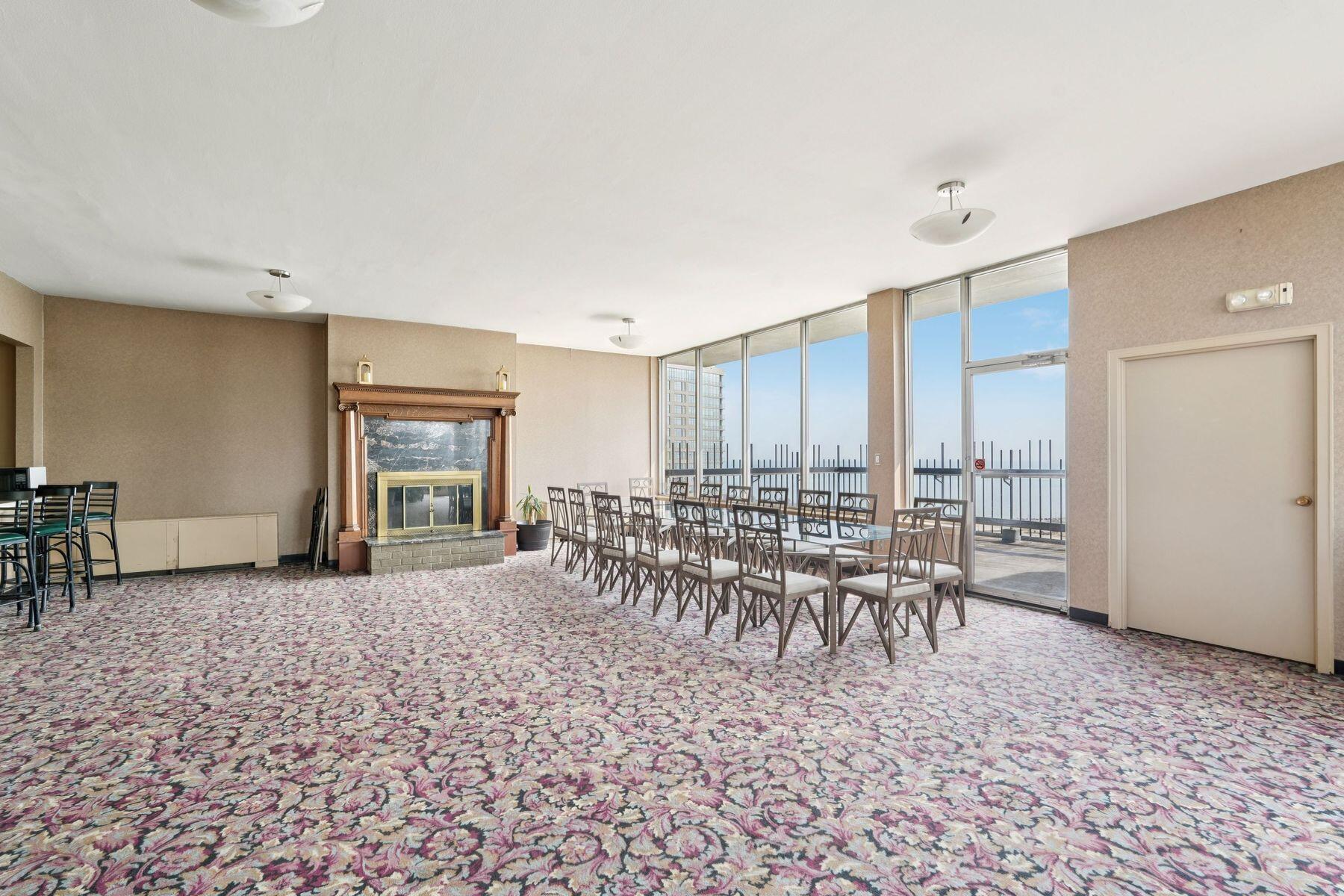 1707 North Prospect Avenue, Unit 6E Milwaukee, WI 53202 - Photo 22 of 29 Rooftop Solarium