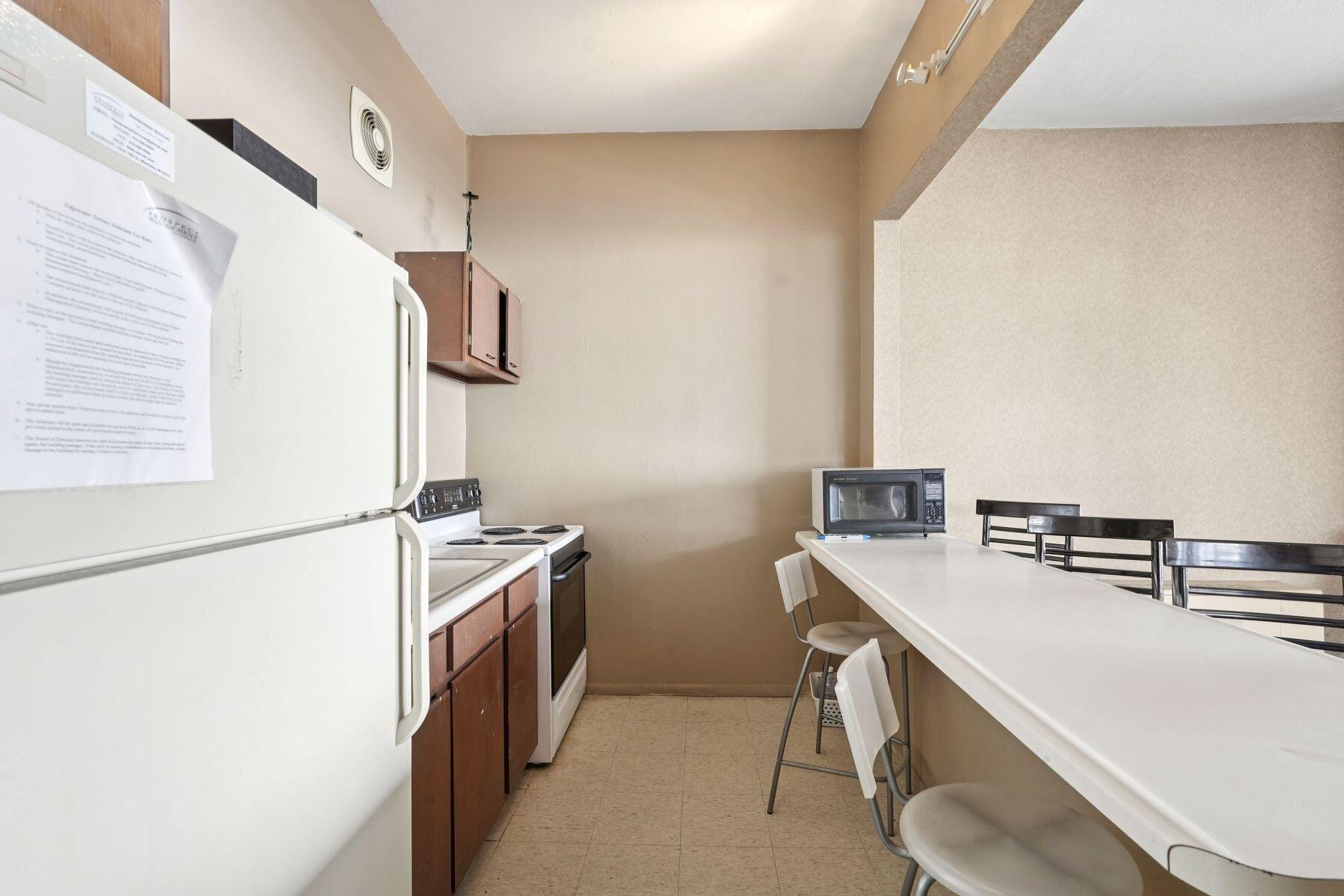 1707 North Prospect Avenue, Unit 6E Milwaukee, WI 53202 - Photo 24 of 29 Rooftop Solarium