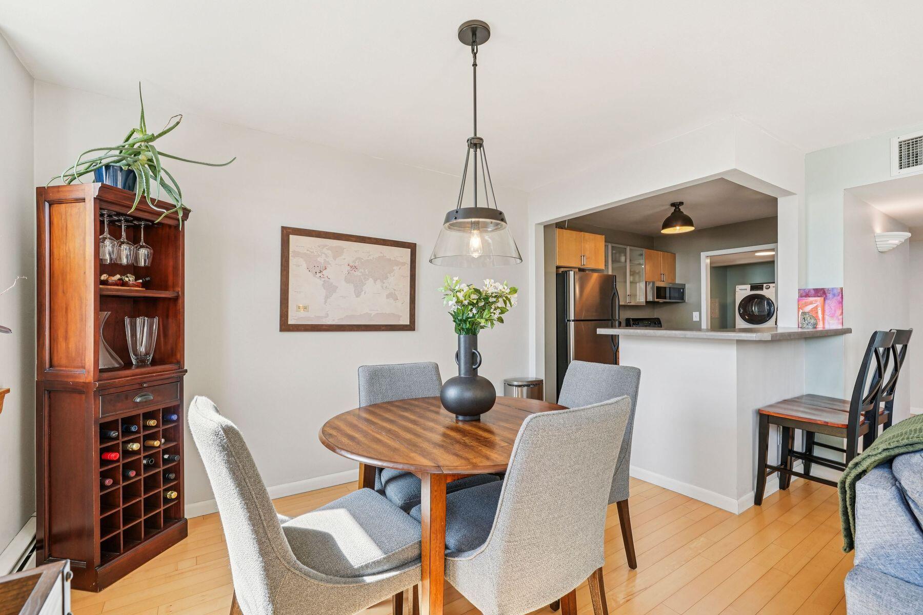 1707 North Prospect Avenue, Unit 6E Milwaukee, WI 53202 - Photo 7 of 29 Dining Area