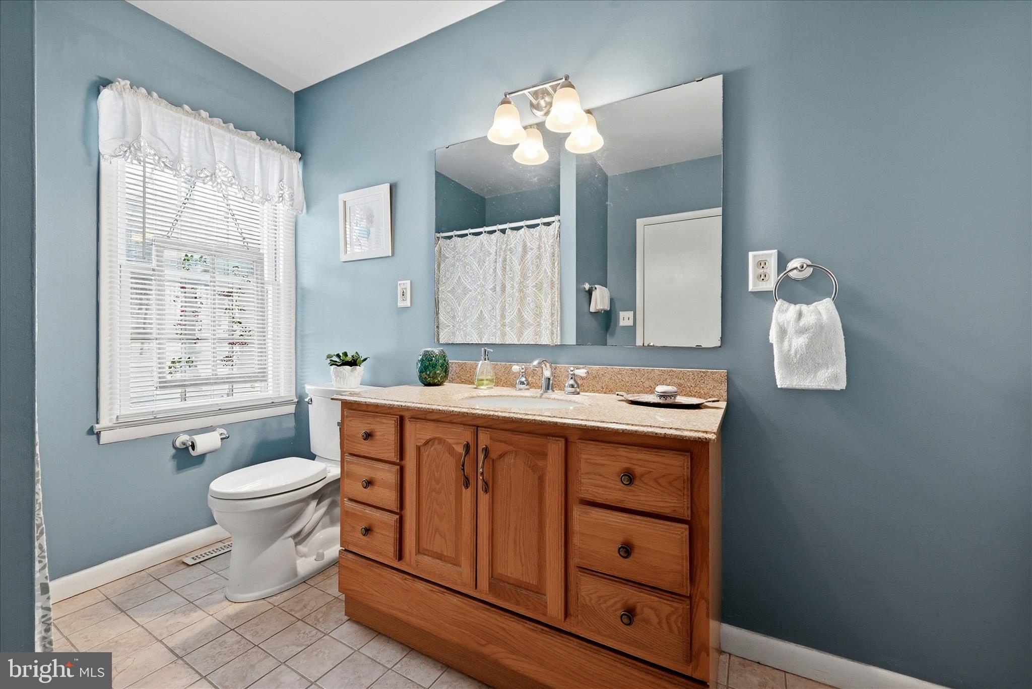 18758 Telegraph Springs Road Purcellville, VA 20132 - Photo 27 of 59 Primary Bathroom