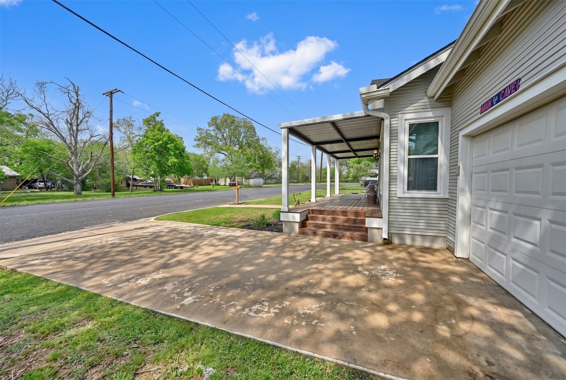407 North Summit Street Weimar, TX 78962 - Photo 16 of 24 a view of a house with backyard and a area