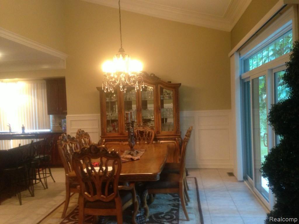 347 Mystic Valley Rochester Hills, MI 48307 - Photo 7 of 31