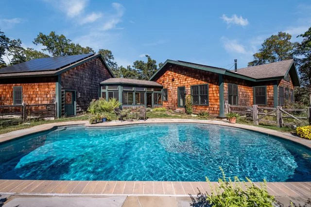 a view of outdoor space yard and balcony