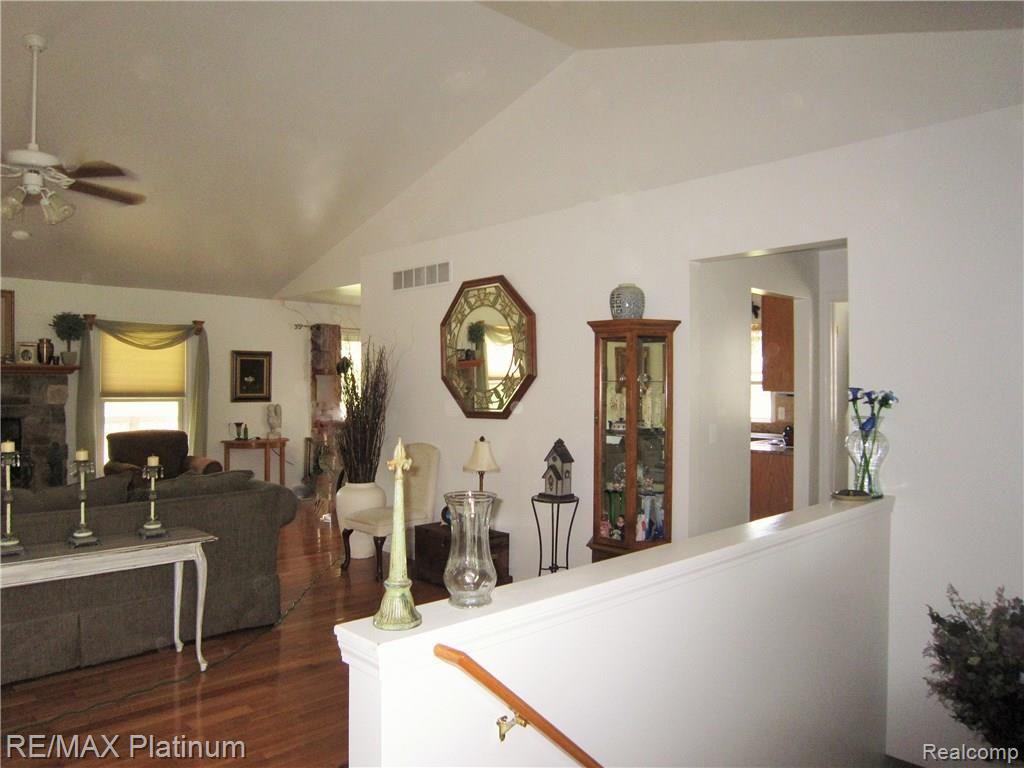7011 Oak Grove Road Howell, MI 48855 - Photo 5 of 30 Accent shelving in the great room