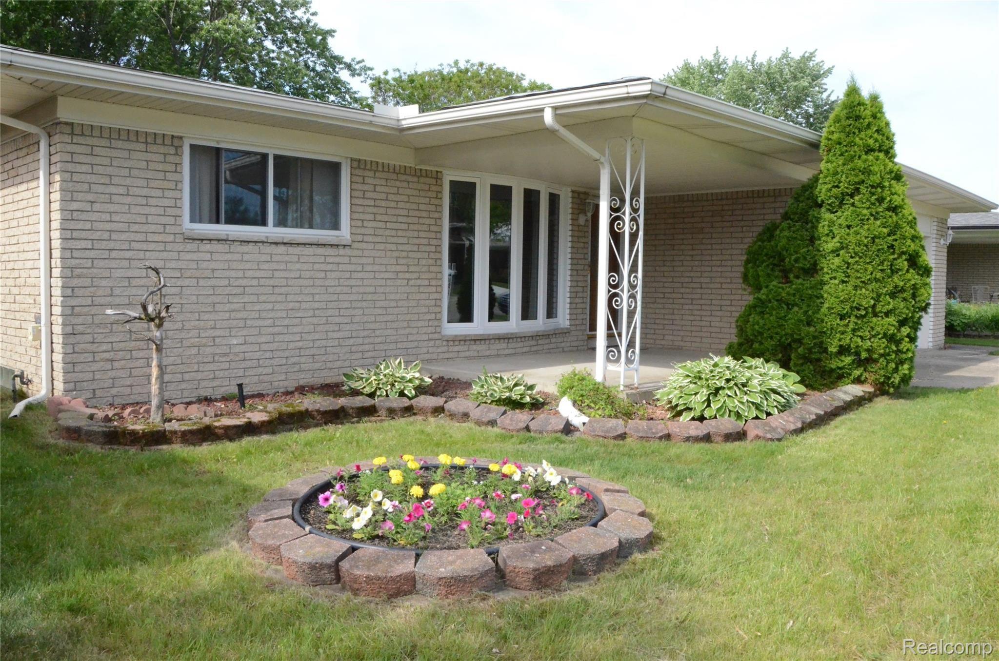 43077 Avon Road Canton, MI 48187 - Photo 5 of 52 DSC_8889.JPG