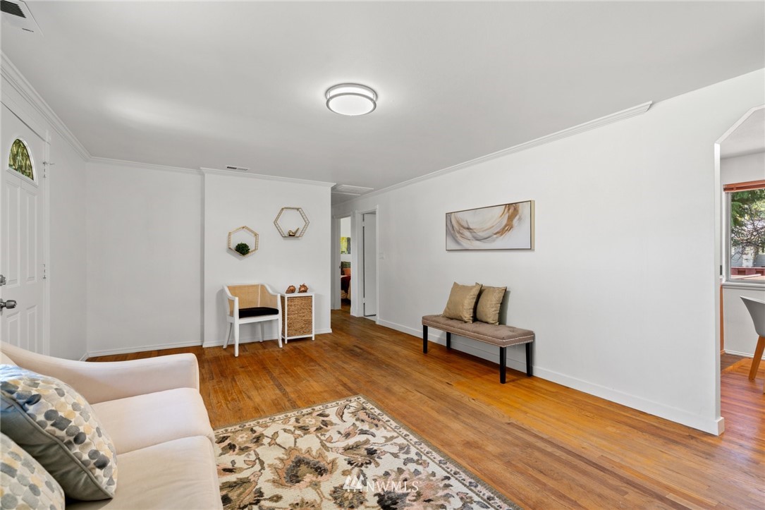 858 Queen Avenue Northeast Renton, WA 98056 - Photo 5 of 24 Gallery Image 5