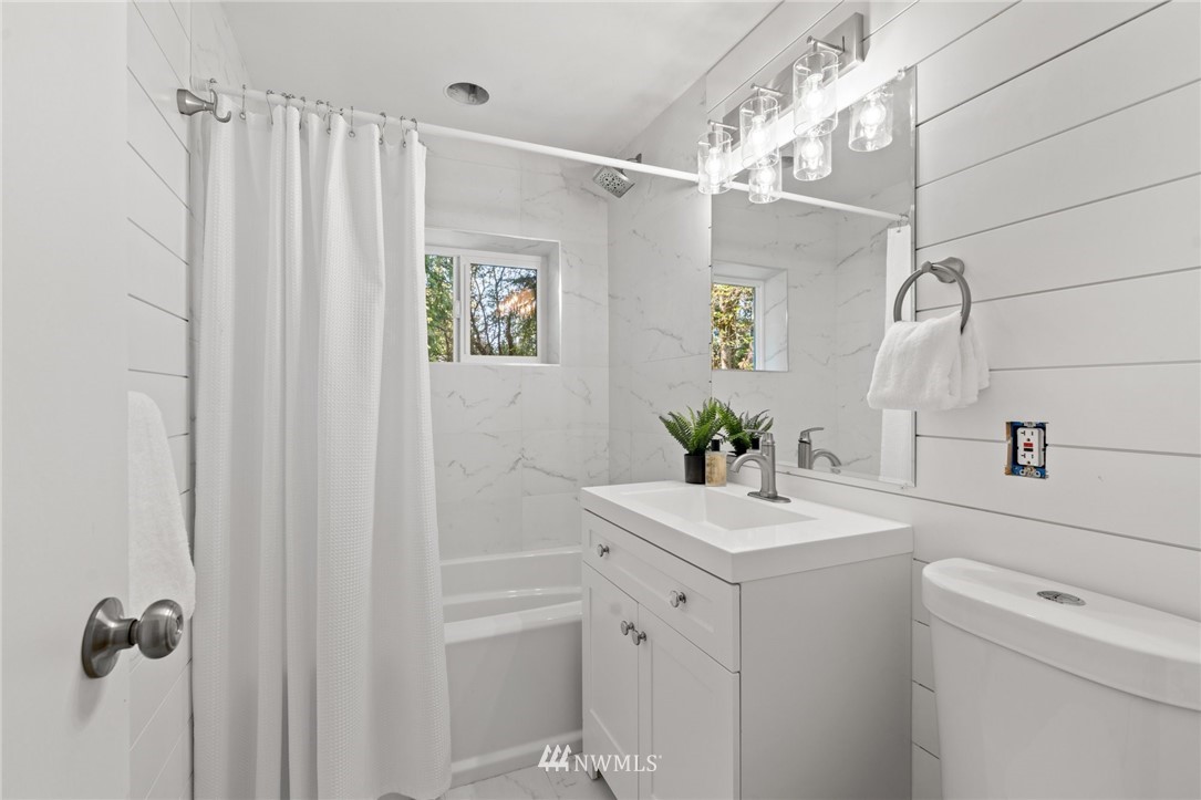 858 Queen Avenue Northeast Renton, WA 98056 - Photo 6 of 24 Gallery Image 6