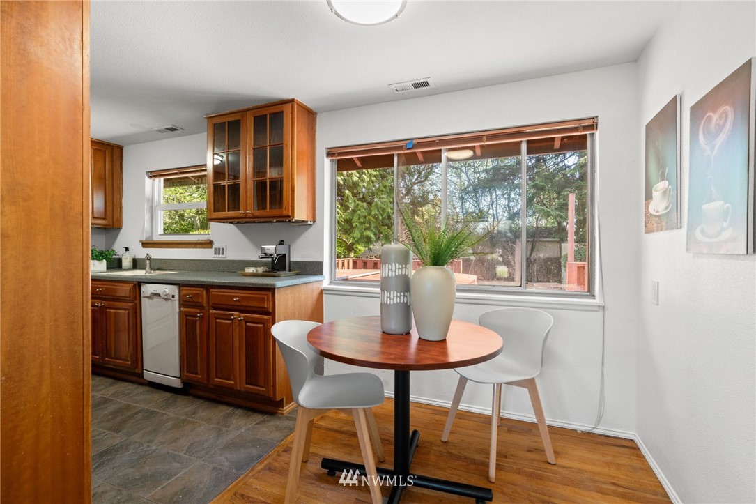 858 Queen Avenue Northeast Renton, WA 98056 - Photo 7 of 24 Gallery Image 7