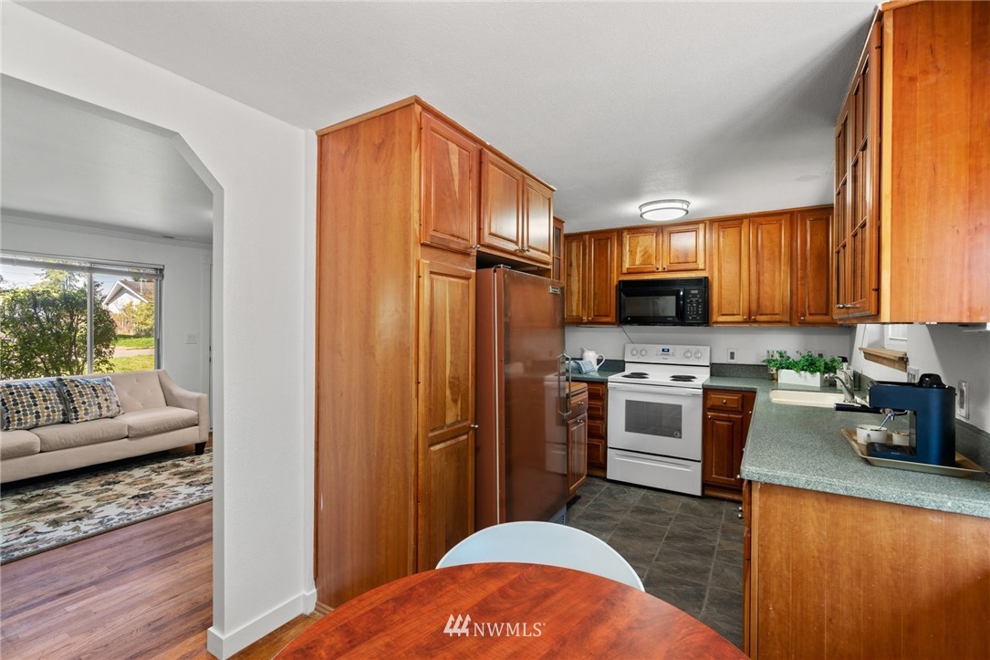 858 Queen Avenue Northeast Renton, WA 98056 - Photo 8 of 24 Gallery Image 8