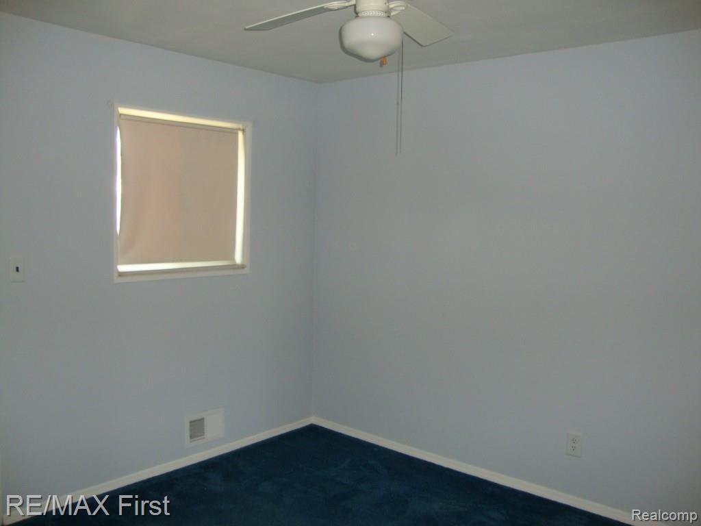 24514 Ridgecroft Avenue Eastpointe, MI 48021 - Photo 11 of 20 DSC04194.jpg