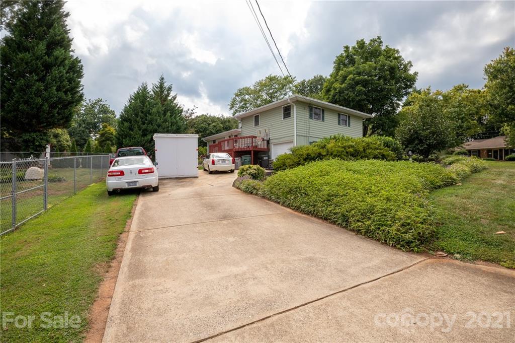 602 Holiday Road Gastonia, NC 28054 - Photo 2 of 21 Gallery Image 2