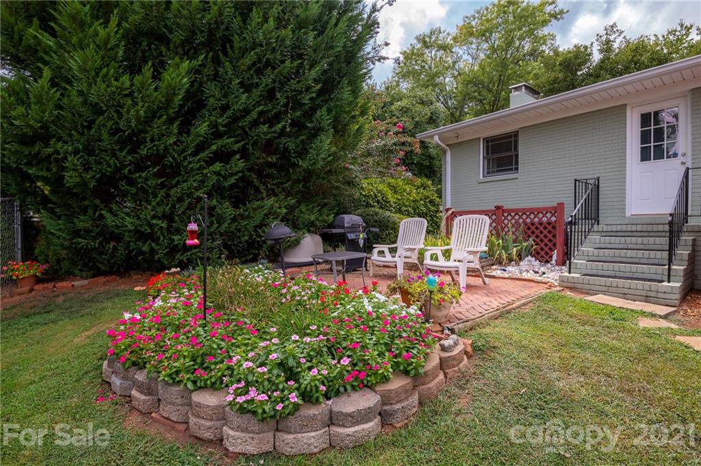 602 Holiday Road Gastonia, NC 28054 - Photo 3 of 21 Gallery Image 3
