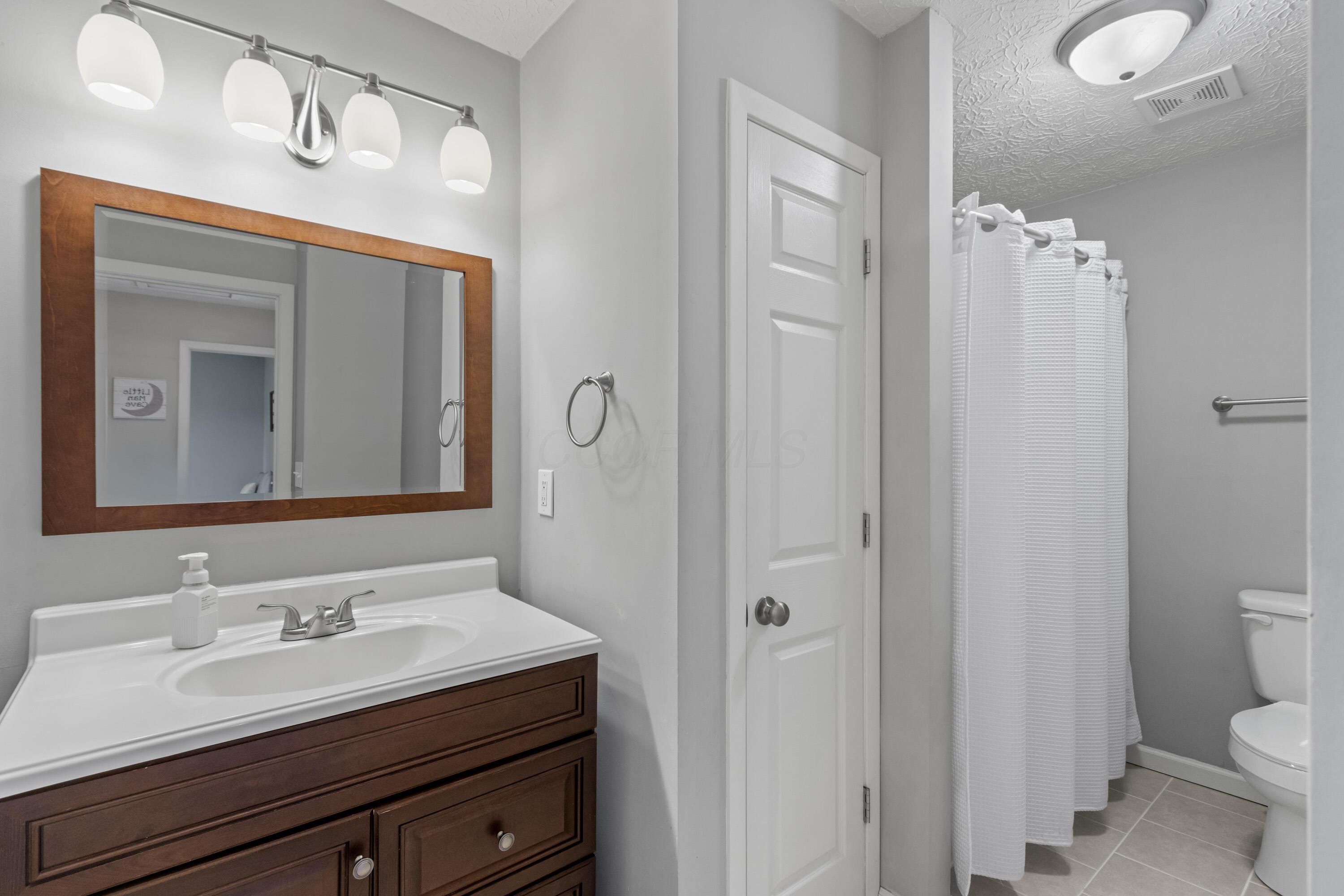 7987 Saddle Run Powell, OH 43065 - Photo 22 of 32 Second full bath