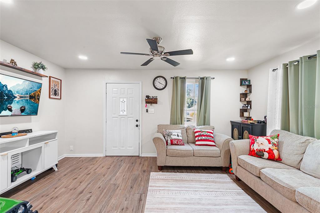 515 Walnut Street Auburndale, FL 33823 - Photo 9 of 43 a living room with furniture and a flat screen tv