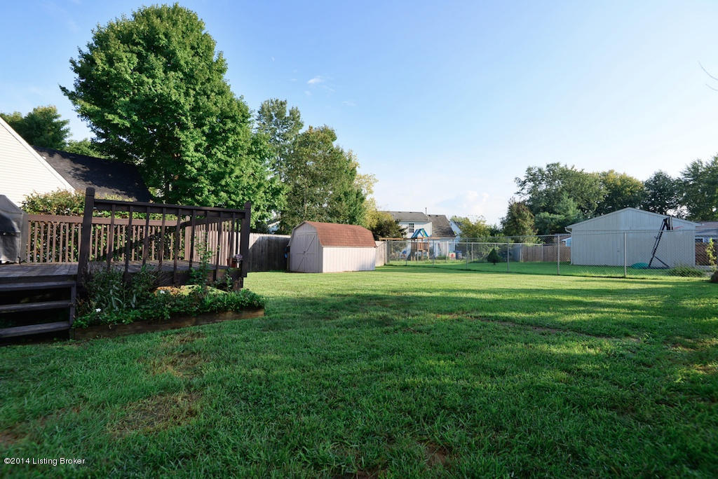 8602 Raintree Circle Pewee Valley, KY 40056 - Photo 9 of 14 Large, flat, fully fenced back yard.